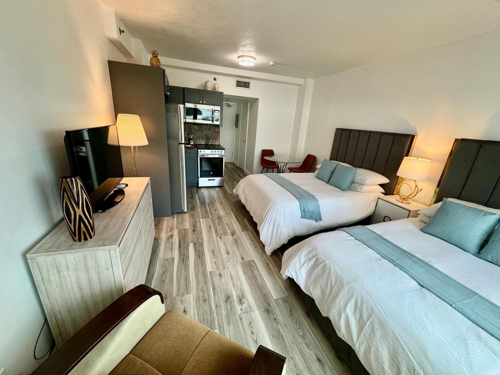 Directly On The Beach With Pool & Parking Miami Beach Exterior photo