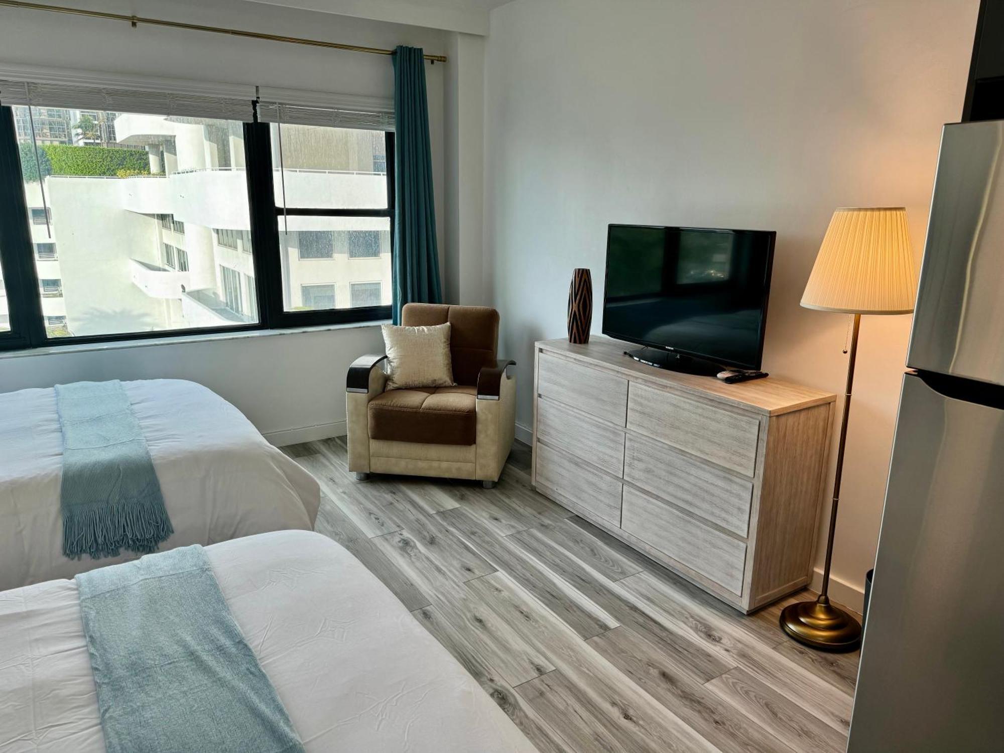 Directly On The Beach With Pool & Parking Miami Beach Exterior photo