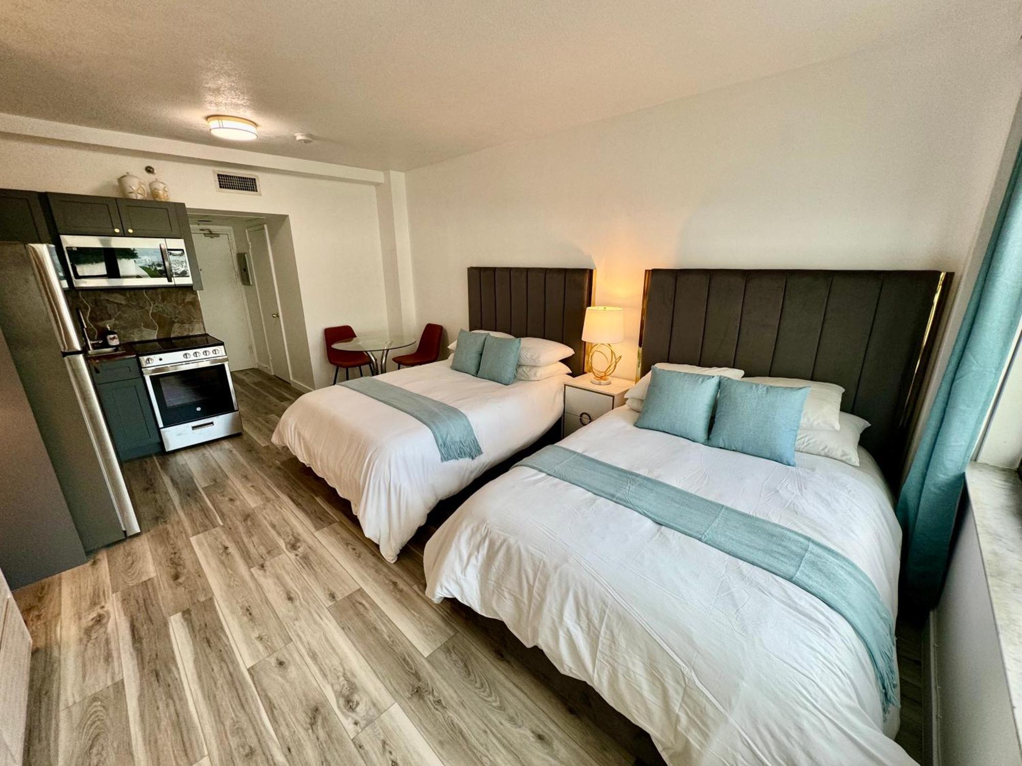 Directly On The Beach With Pool & Parking Miami Beach Exterior photo