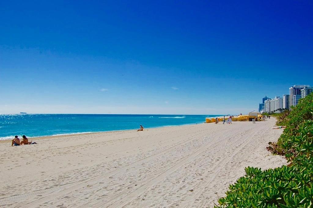 Directly On The Beach With Pool & Parking Miami Beach Exterior photo