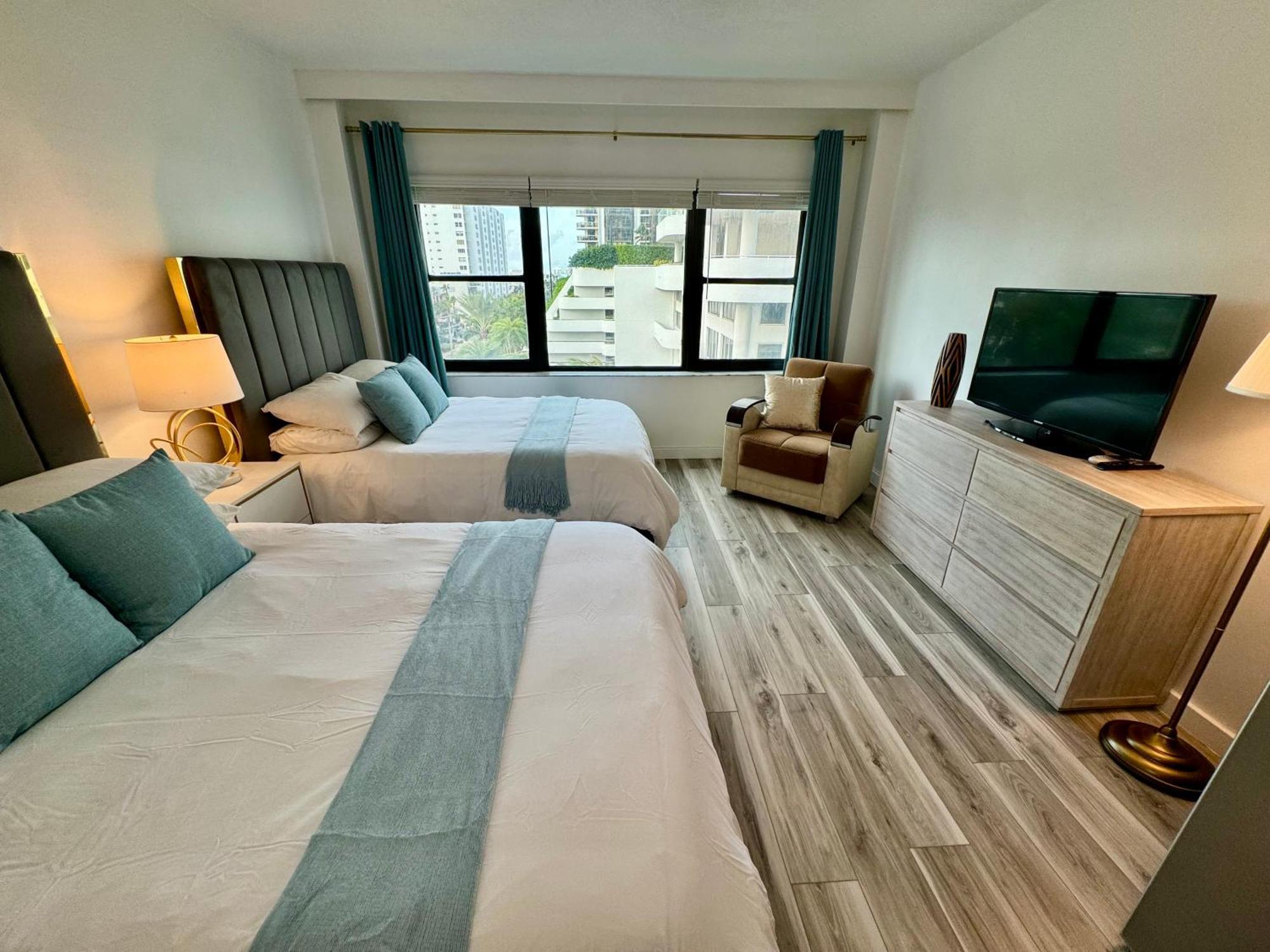 Directly On The Beach With Pool & Parking Miami Beach Exterior photo
